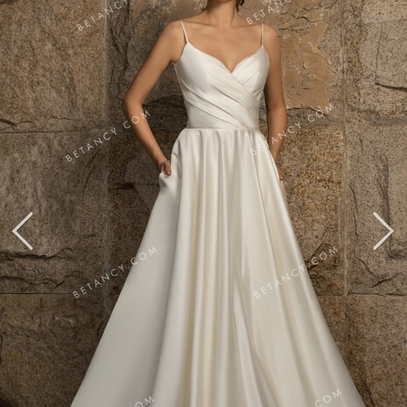 Simple Yet Chic Luster Satin Bridal Gown with Pockets - Picture 4 of 8